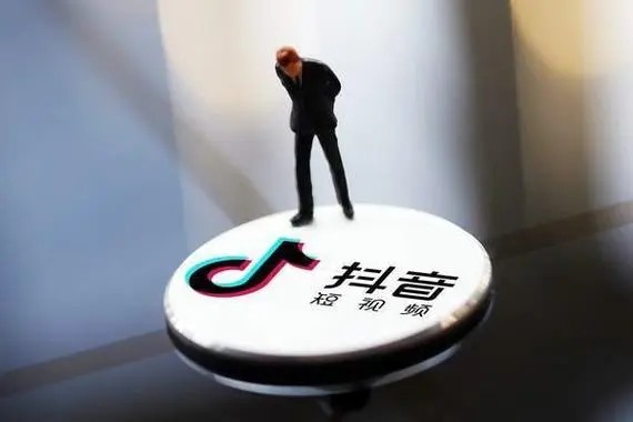 快手上线喜翻，抖音推出群聊，短视频社交会成为下一个增长点吗？